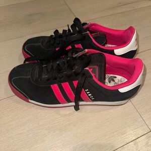 adidas Samoa Women's Black & Hot Pink Athletic Sneakers